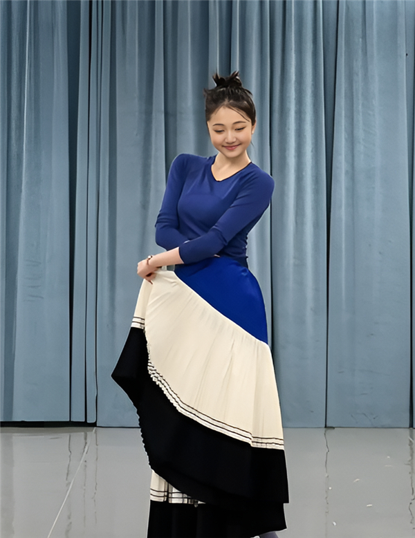 阿依莫表演
